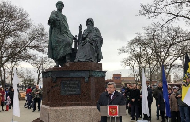 В Керчи открыт памятник князю Глебу Святославичу и игумену Никону