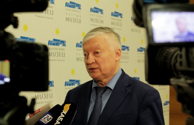 Выставка марок Анатолия Карпова в Национальном музее Республики Казахстан