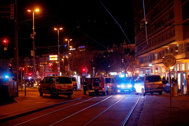 По делу о теракте в Вене задержали 14 человек
