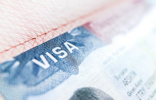 Россиянам придется ехать за иммиграционными визами США в Варшаву