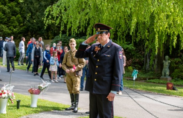 Фоторепортаж с мемориальной церемонии в Базеле, посвящённой 76-й годовщине победы в Великой Отечественной войне