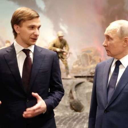 Владимир Путин наградил медалью ордена «За заслуги перед Отечеством» II степени автора исторических трёхмерных панорам и диорам Дмитрия Поштаренко