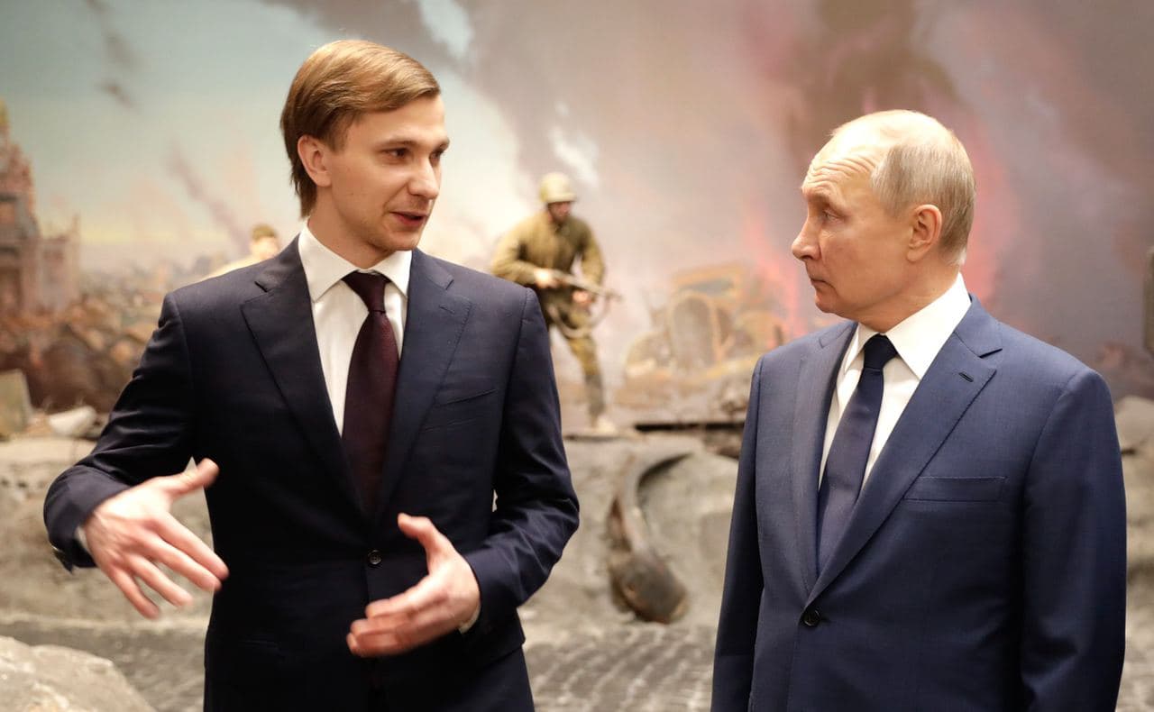 Владимир Путин наградил медалью ордена «За заслуги перед Отечеством» II степени автора исторических трёхмерных панорам и диорам Дмитрия Поштаренко