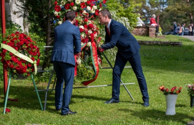Фоторепортаж с мемориальной церемонии в Базеле, посвящённой 76-й годовщине победы в Великой Отечественной войне