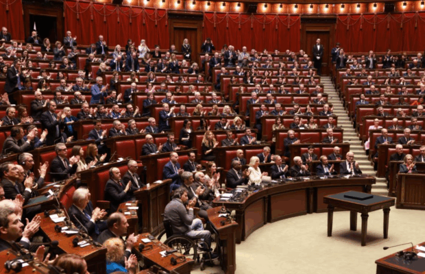 В парламенте Италии приняли резолюцию, допускающую снятие санкций с РФ