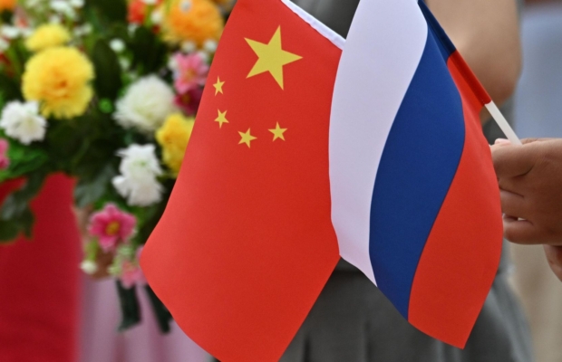 Китай выступает против попыток нарушить сотрудничество с Россией