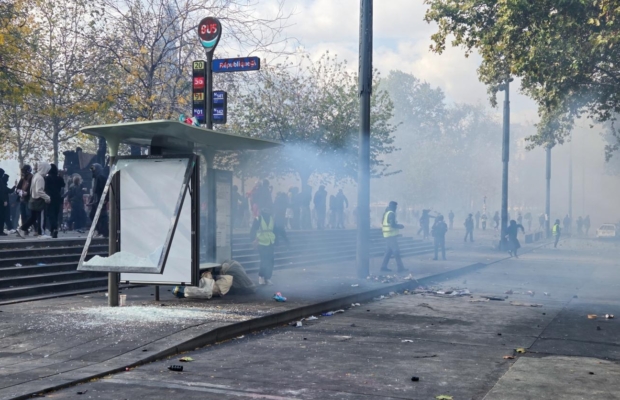 Journal du Dimanche: рейтинг Макрона обрушился после беспорядков 17 октября