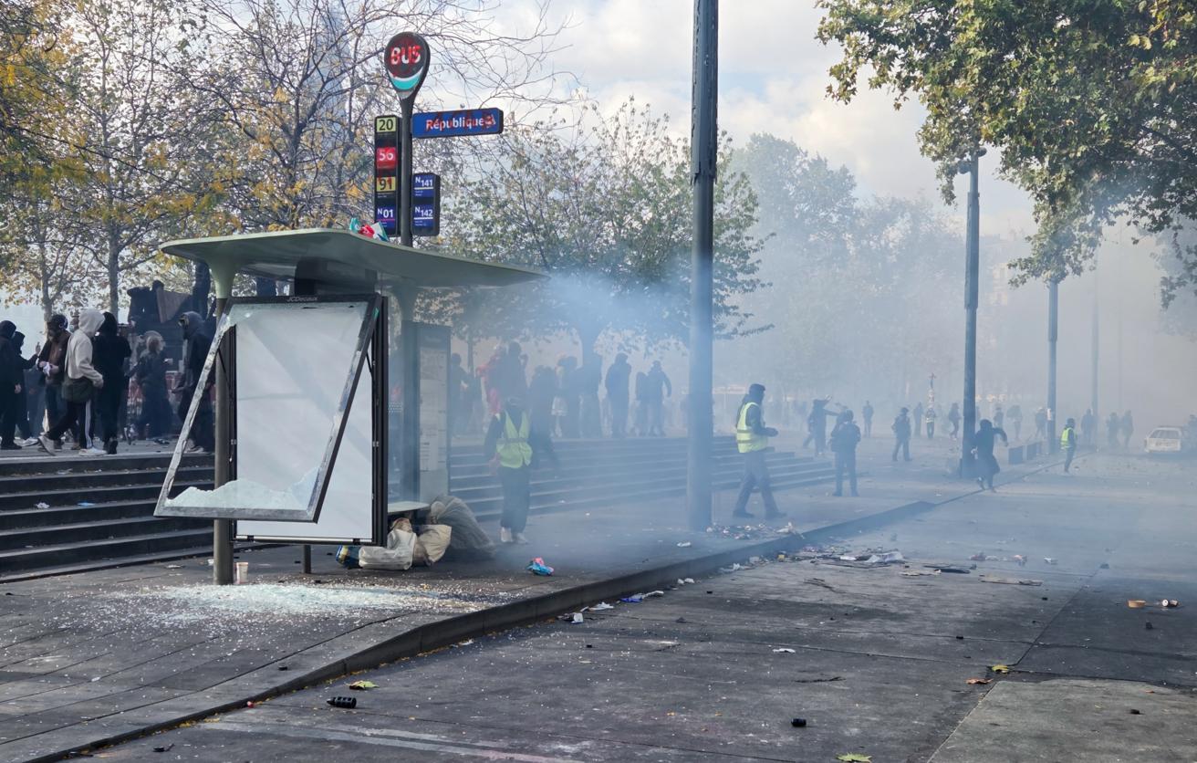 Journal du Dimanche: рейтинг Макрона обрушился после беспорядков 17 октября